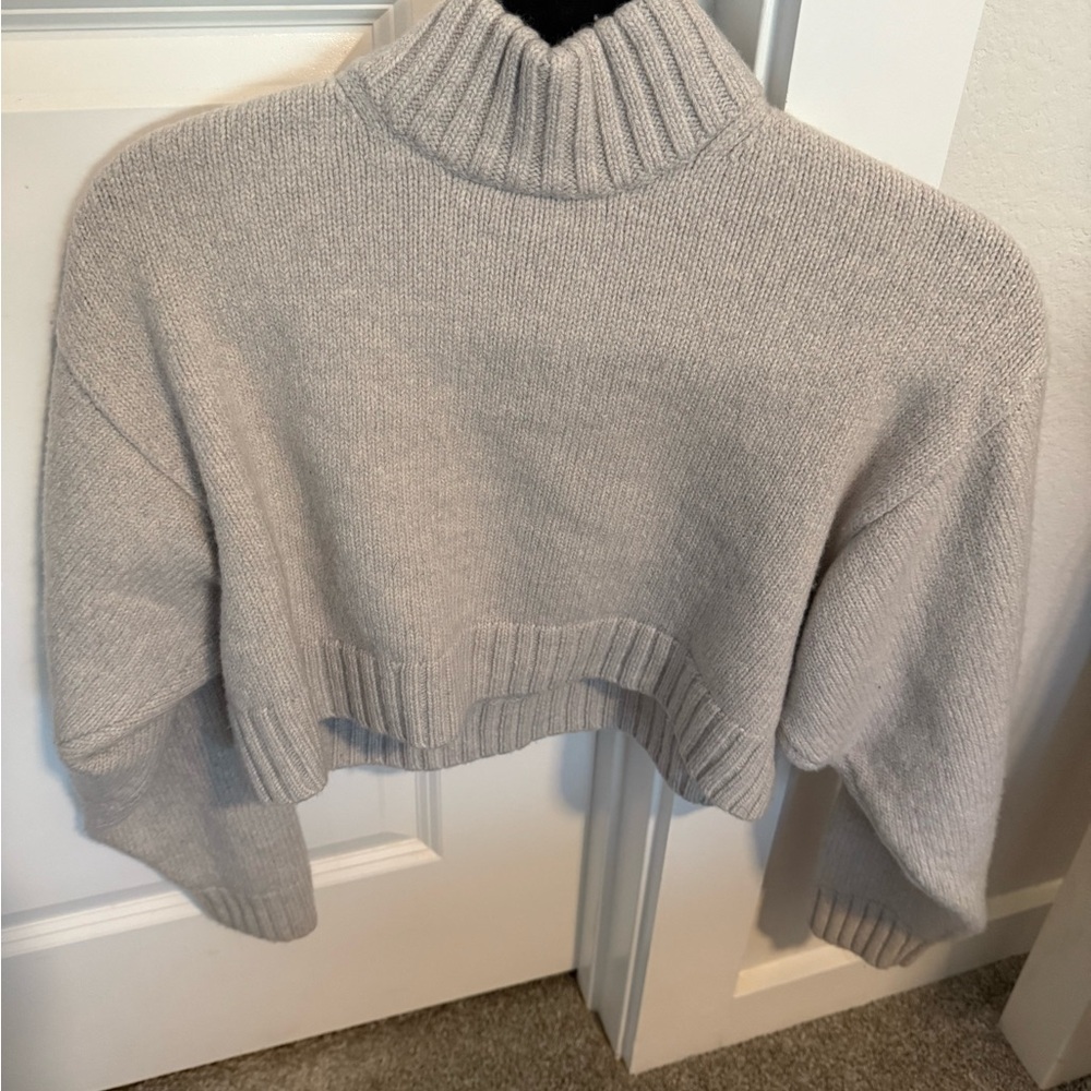 ARITZIA WILFRED Cozy Gray Turtleneck Sweater ULTRA cropped